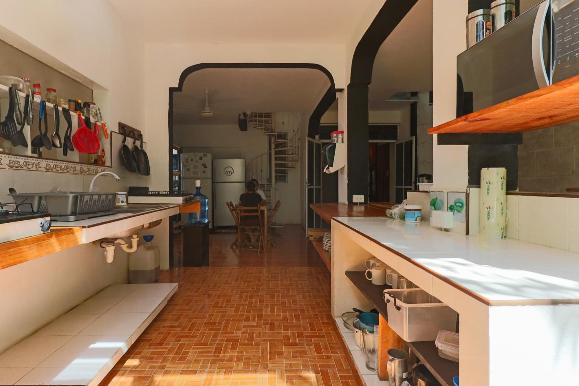 Hostel Oryx Valladolid Вальядолид Экстерьер фото